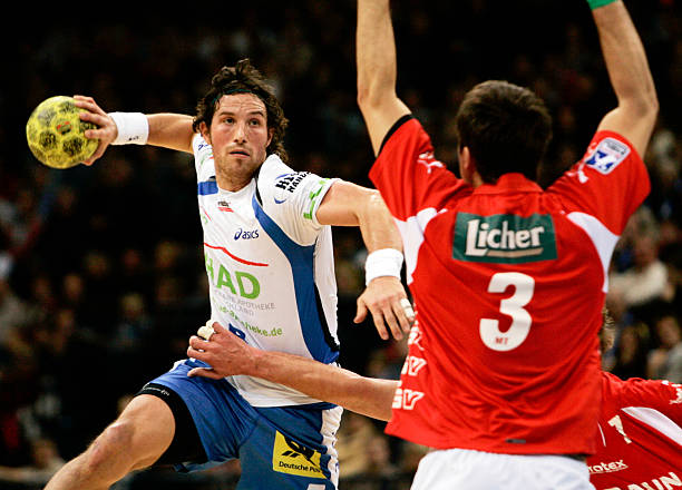 屈居亚军 屈居亚军