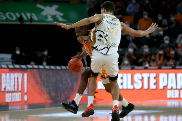 更与意大利 更与意大利